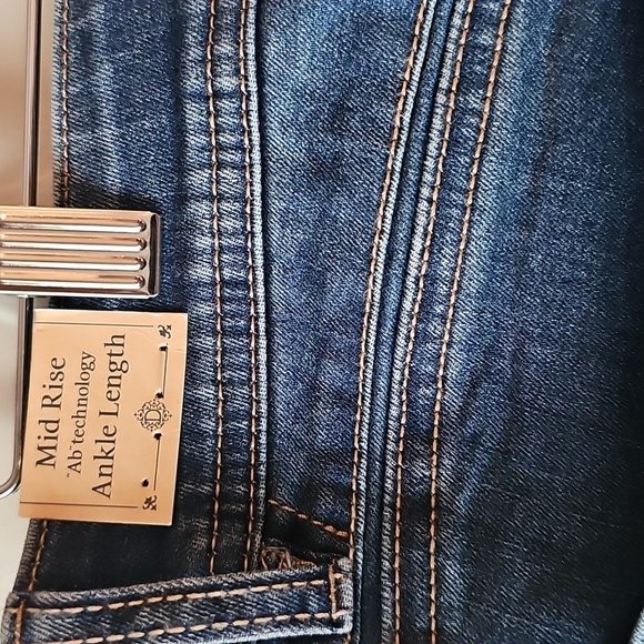 Democracy Destructed Ankle Jeans - Mid Rise, Destructed Blue, 10 New With Tags - Picture 6 of 9